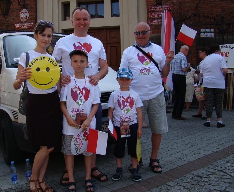 Marsz dla Życia i Rodziny przeszedł ulicami Oświęcimia. Na koniec odbył się piknik rodzinny i koncert [ZDJĘCIA]