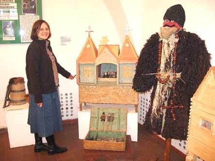 Popularna wśród grekokatolików była kolęda z masiurą albo inaczej burczybasem - wyjaśnia Katarzyna Ignas, etnograf i kustorz wystawy.
