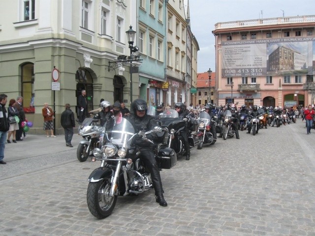 Po poświęceniu motocykliści wyruszyli w paradę ulicami miasta.