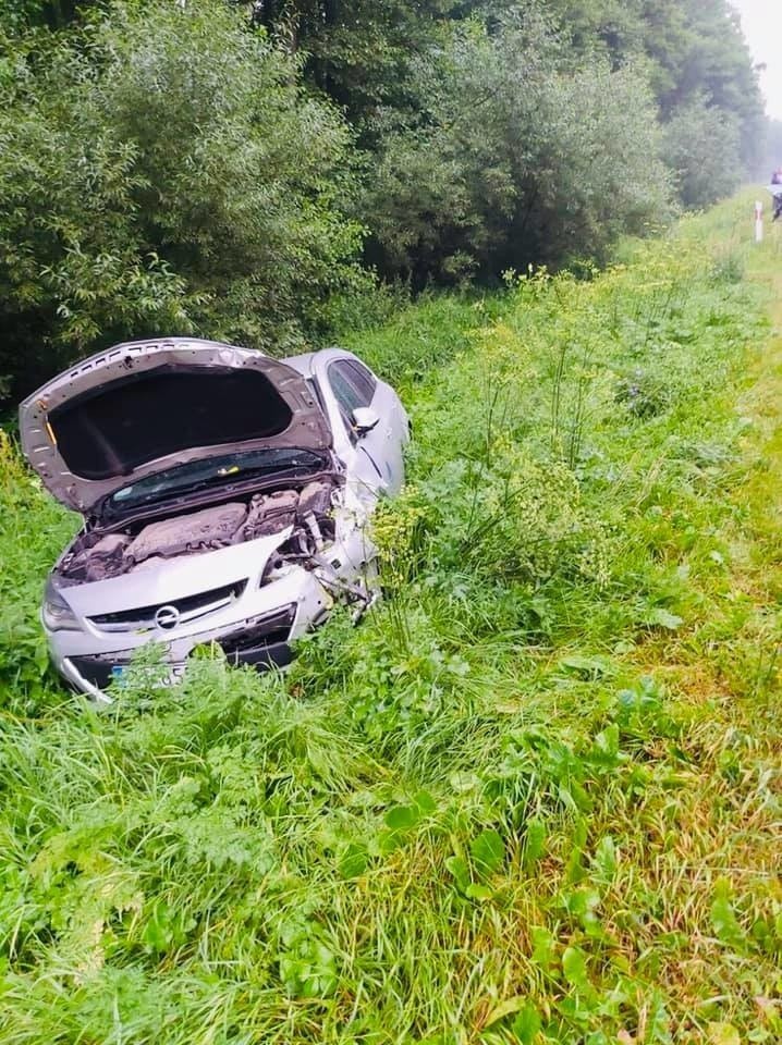 Chraboły. Wypadek na DK 65. Trzy auta zderzyły się na trasie Białystok - Mońki. Dwie osoby ranne [ZDJĘCIA]