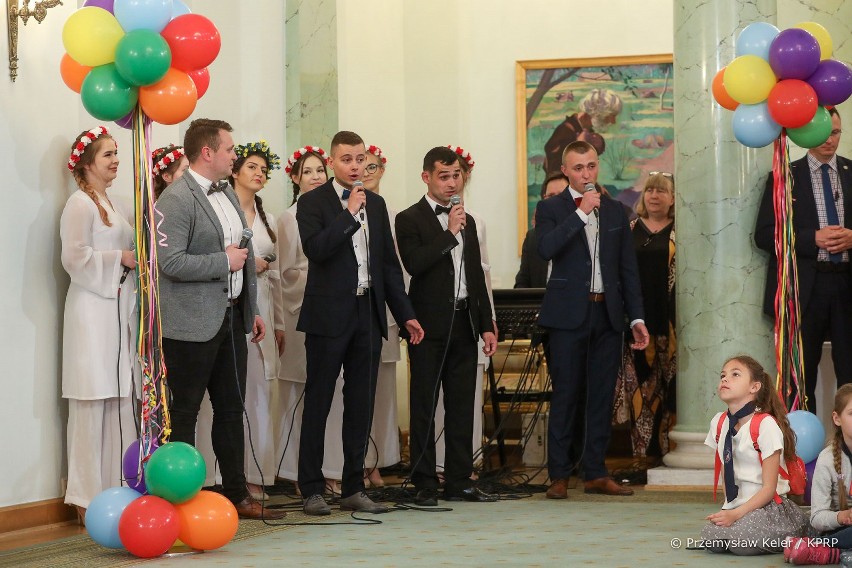 Zespół "Szarotki" z Klubu 5. Batalionu Strzelców Podhalańskich w Przemyślu dał koncert z okazji Dnia Dziecka w Pałacu Prezydenckim [ZDJĘCIA]