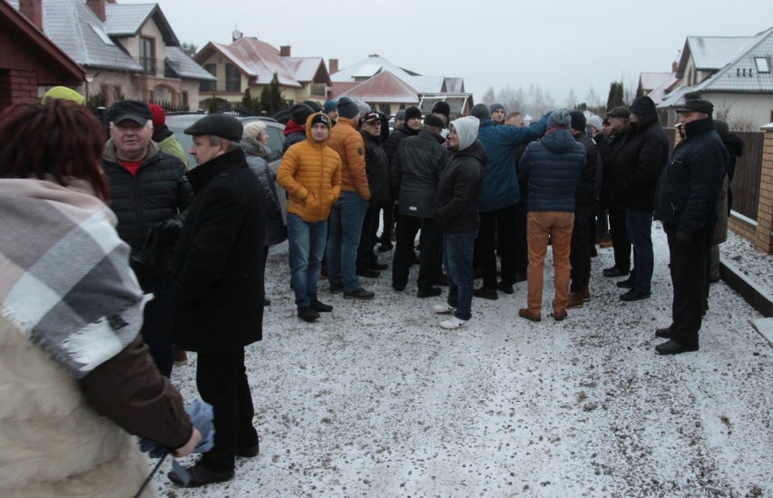 Pierwsze protesty przeciwko planom budowy drogi ekspresowej S12 w regionie. Protestują mieszkańcy gmin Skaryszew i Kowala. Wyburzą domy? 