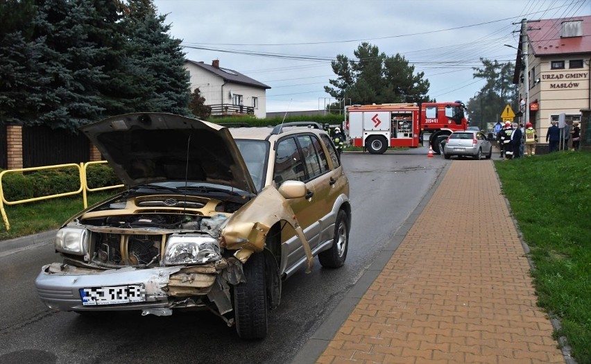 Wypadek w Masłowie. Zderzyły się suzuki i citroen. Kierowca ukarany mandatem (ZDJĘCIA) 