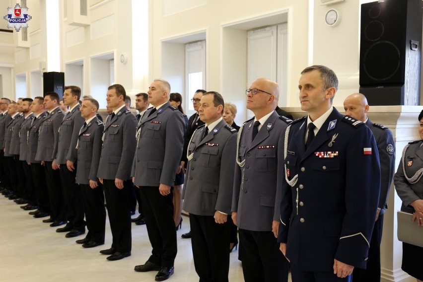 Ślubowanie nowych policjantów w Lublinie. Wkrótce rozpoczną służbę. ZOBACZ