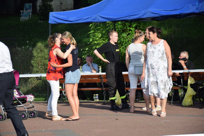 Piknik strażacki w Kroczycach. Były pokazy strażackie i występy artystyczne FOTO