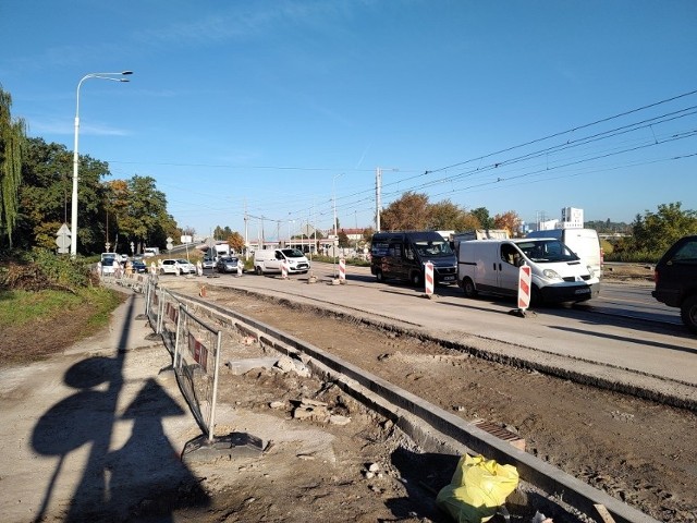 W sobotę (15 października) drogowcy będą wylewać asfalt na jezdni ul. Krakowskiej w stronę Siechnic. Zdjęcie ilustracyjne