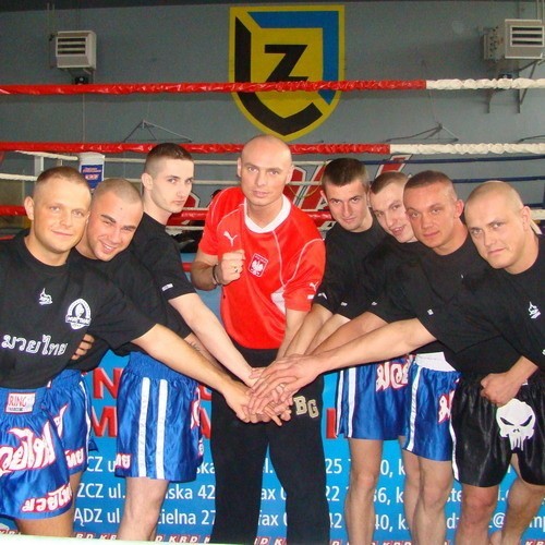 Od lewej stoją: Łukasz Modrzejewski, Tomasz Dębicki, Michał Jarosiński, Daniel Sołtysiak &#8211; trener, Krzysztof Bąbel, Roman Potasiński, Artur Wąsowicz, Paweł Skóra.