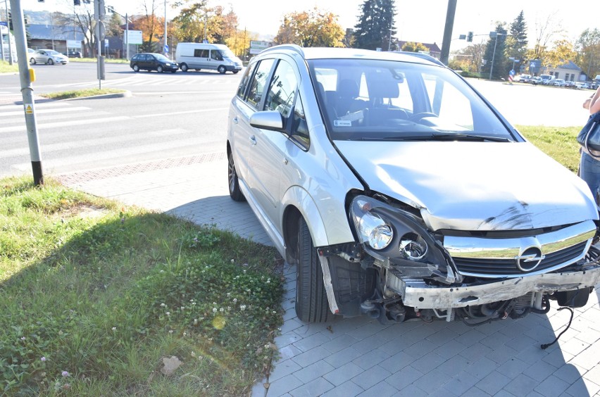 Tarnów. Na skrzyżowaniu samochód zderzył się z motocyklistą