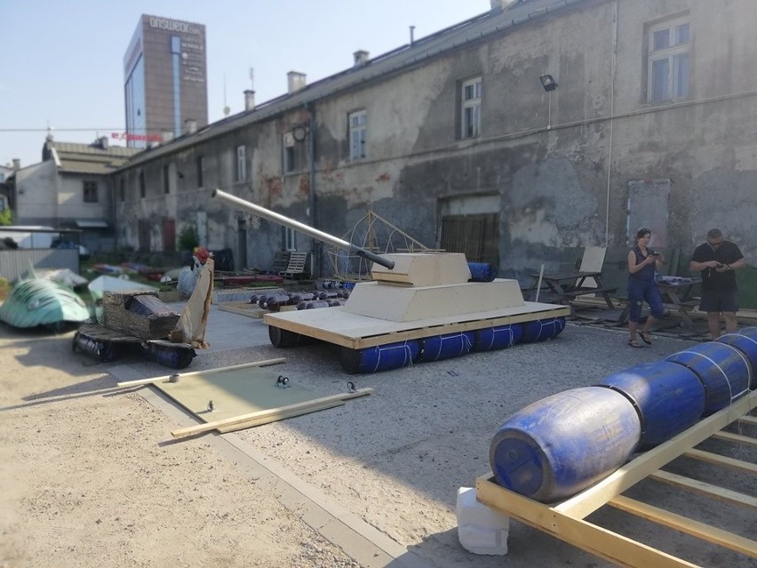 Kraków. CENTRUM B7 Nowa Huta buduje czołg na Wodną Masę Krytyczną [ZDJĘCIA]