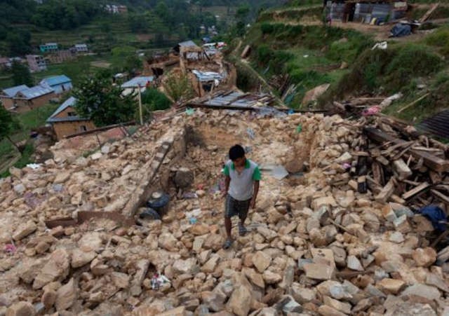 Podczas trzęsienia ziemi, które nawiedziło Nepal w kwietniu 2015 roku, wiele miejscowości zostało całkowicie zniszczonych