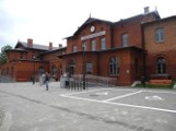 Odremontowali dworzec w Lęborku, ale podróżni nie mogą z niego korzystać 