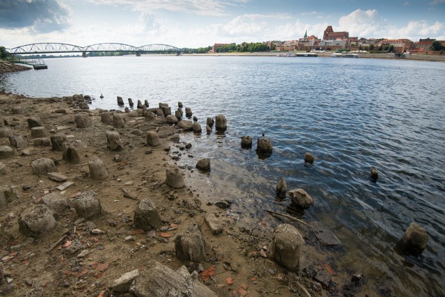 Wisłą przez Toruń przepłynie kadłub zbiornikowca liczący 110 metrów długości!