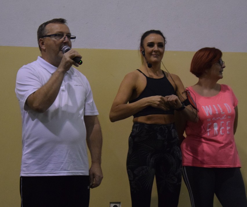 Na hali sportowej w Mirowie odbył się trening fitness dla...