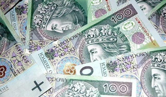 Przeciętne miesięczne wynagrodzenie w Polsce wynosi 4527,89 zł.[źródło: GUS]
