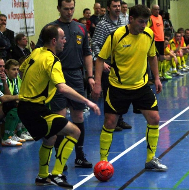 Andrzej Sapa (z lewej) i Marek Tracz są najbardziej doświadczonymi zawodnikami spośród tych, którzy jutro wybiegną do gry w barwach Mariossa.
