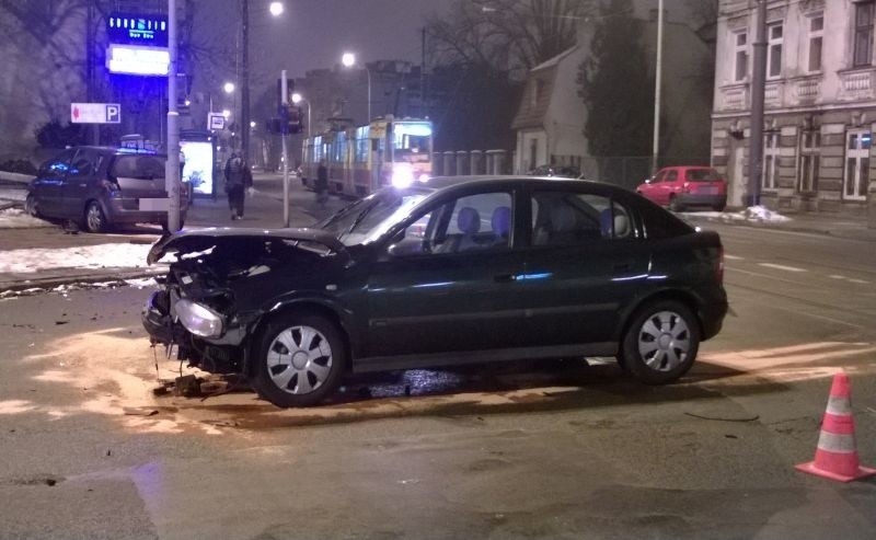 Wypadek na Gdańskiej. Wjechali na zielonym świetle, jeden kierowca bez prawa jazdy! [ZDJĘCIA]