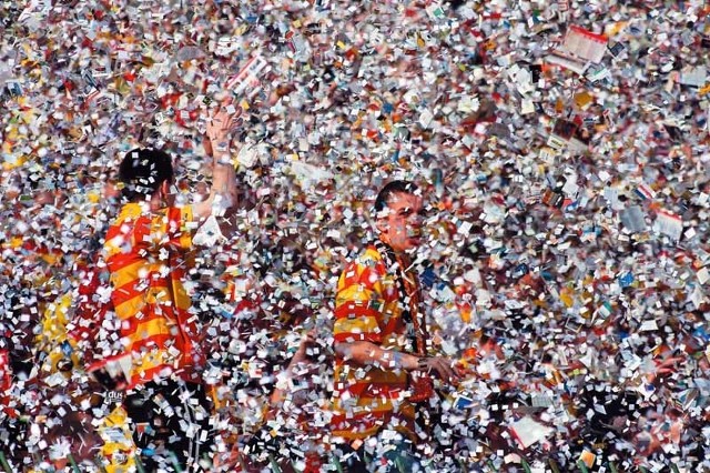 Oby po zakończeniu sezonu 2009/2010 na fanów Jagiellonii Białystok również sypało się confetti.