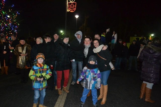 Całe rodziny bawiły się na sylwestrze na Rynku w Skaryszewie.