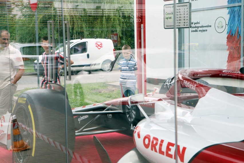 Lublin. Bolid Alfa Romeo Formuły 1 na Orlenie. Mieszkańcy mogą go podziwiać do piątku. Zobacz zdjęcia