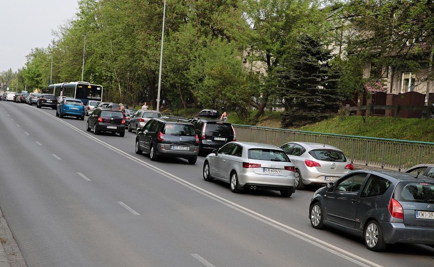 Szacuje się, że miliony samochodów poruszających po polskich...