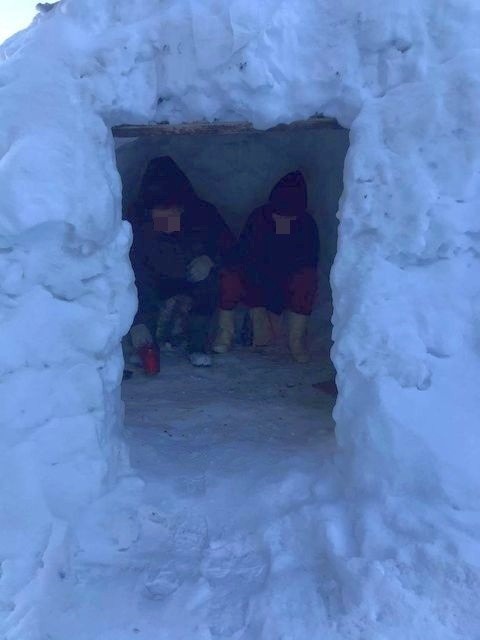 Dzieci z Waniewa wybudowały igloo