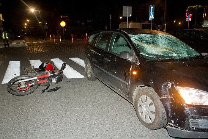 Wypadek motocyklisty w centrum Kołobrzegu [zdjęcia] 