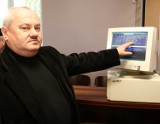 Zapal znicz przez Internet albo... zleć to komuś innemu. Wirtualne cmentarze rozwijają się w sieci 