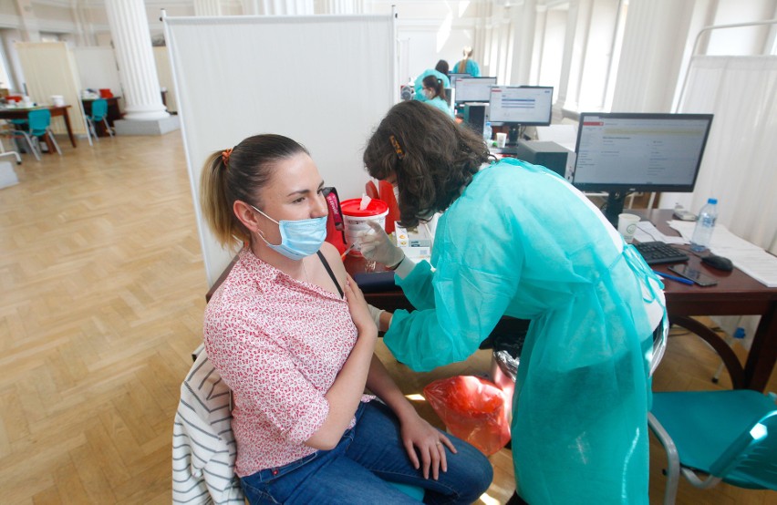 Majówkowa akcja szczepień dodatkowy punkt w Urzędzie...