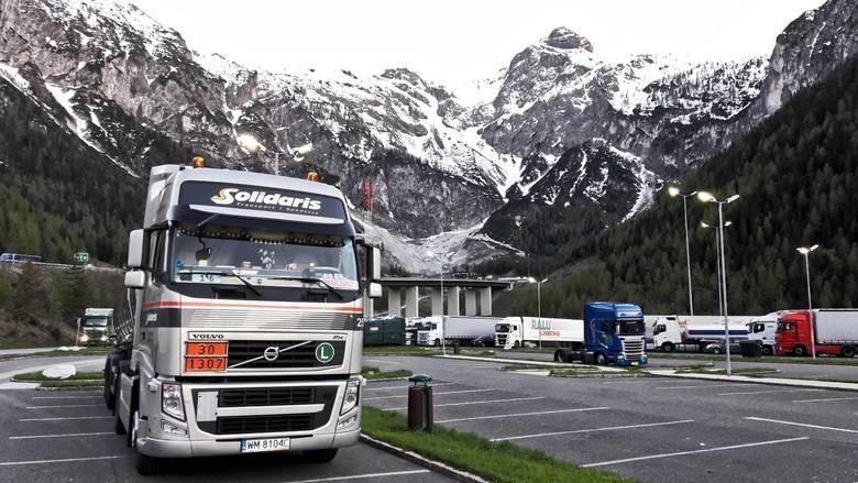 Polskie firmy transportowe są liderem w Unii Europejskiej. Przewożą 28,5 proc. wszystkich ładunków na jej terenie. Ale są zagrożenia