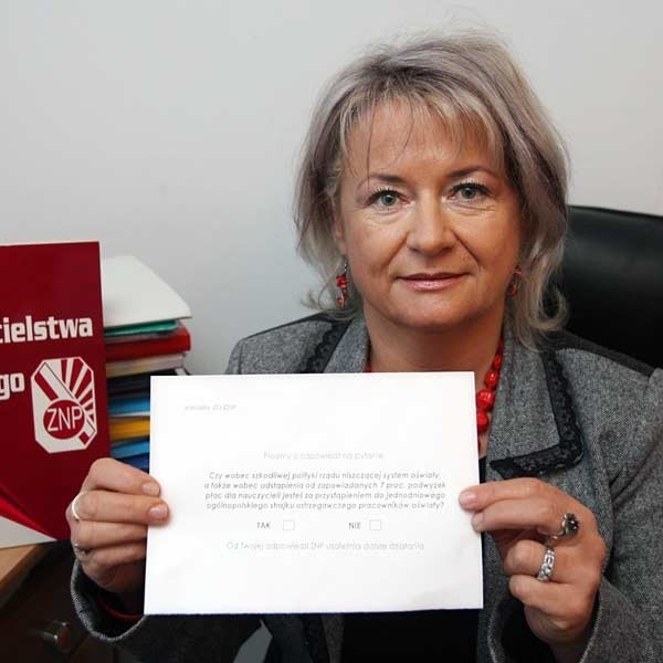 - Chcemy, aby każdy nauczyciel dostał do rąk kartę i zagłosował - mówi Beata Ratajczak, w-ce prezes rzeszowskiego oddziału ZNP