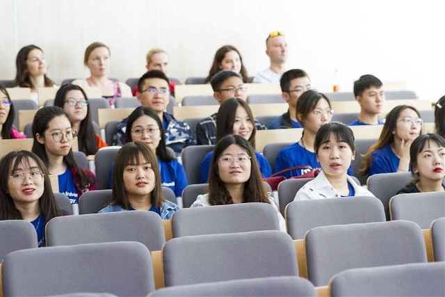Młodzi Chińczycy poznają Białystok i nasze województwo. Politechnika Białostocka zaprosiła grupę studentów na Letnią Szkołę