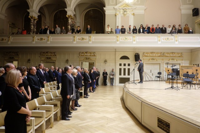 Arioso e furioso, czyli dobroczynność i sztuka z francuską tragedią w tle