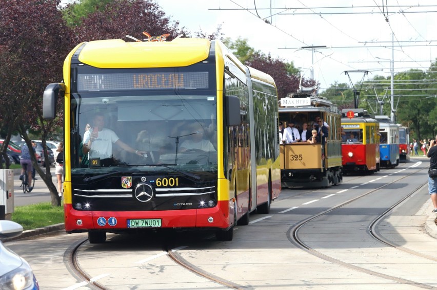 (2.09.2023) Uroczysta parada tramwajów i autobusów dojechała...