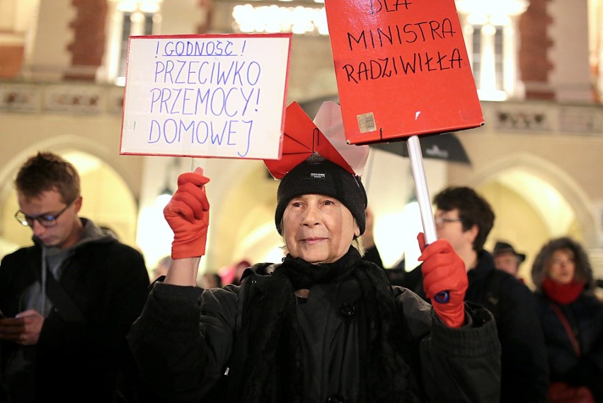 Międzynarodowy Strajk Kobiet w Krakowie [ZDJĘCIA]