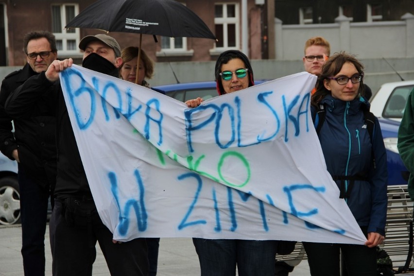 Pikieta przeciwko dyskryminacji i faszyzmowi w Tczewie zakończyła się bójką [ZDJĘCIA, WIDEO]