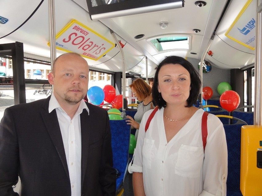 Wrocławianie oglądali nowy autobus. Co sądzą o Solarisach? (ZDJĘCIA)