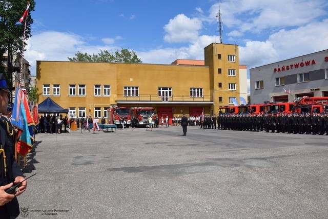 Kozienice. Powiatowe Obchody Dnia Strażaka. Komenda w Kozienicach ma nowy sztandar