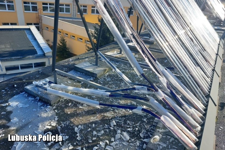 W szkole w Czerwieńsku zniszczono kolektory słoneczne o...