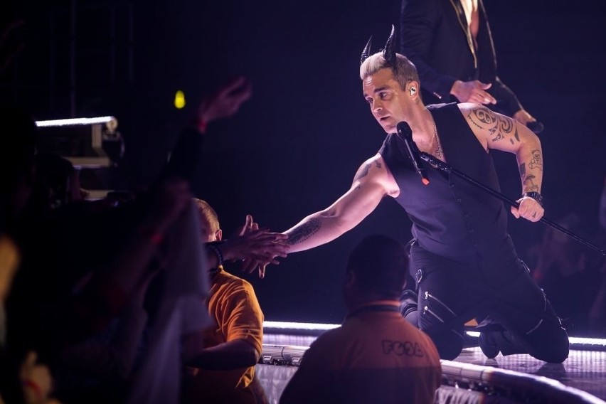 Robbie Williams zagrał koncert w Kraków Arenie. Artysta porwał publiczność! [ZDJĘCIA]