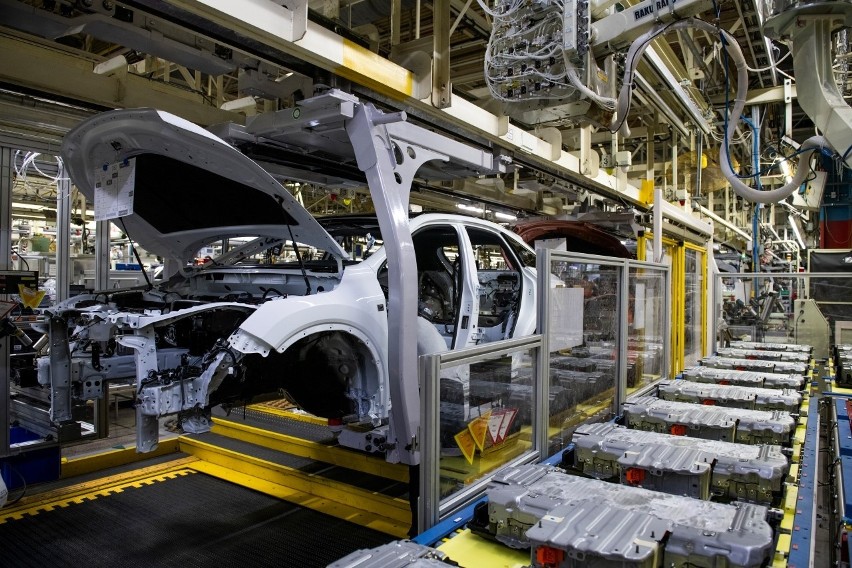 W fabrykach Lexusa trwa już produkcja nowej generacji Lexusa...