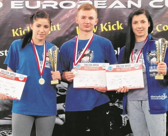 Złote medalistki zawodów w Ostrowcu, Roksana Dargiel (z lewej) i Angelika Kosut oraz zdobywca srebra - Łukasz Łoboda.