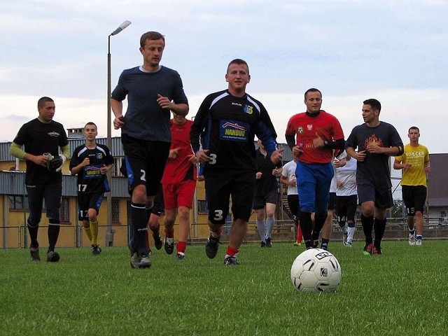 Nasi piłkarze rozpoczęli już wspólne treningi na obiektach bielskiego MOSiR-u.