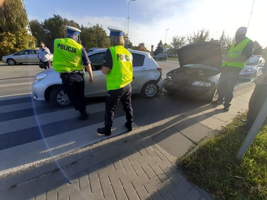 Wypadek trzech aut na obwodnicy śródmiejskiej we Wrocławiu (ZDJĘCIA)