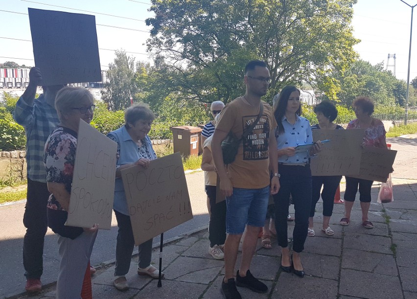 Sortują paczki tak głośno, że mieszkańcy od miesięcy nie mogą spać. Zdaniem Poczty Polskiej wszystko odbywa się jak należy  