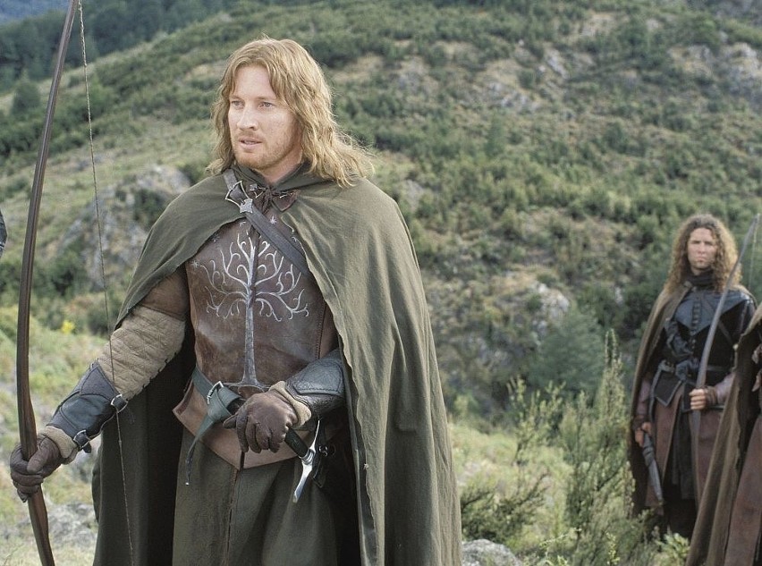 Drużyna pierścienia uległa rozproszeniu: Boromir nie żyje,...
