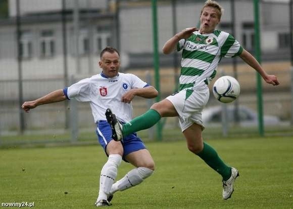 Sebastian Brocki (na biało-zielono) obecnie zajmuje 5. miejsce w rankingu III-ligowców z Podkarpacia.