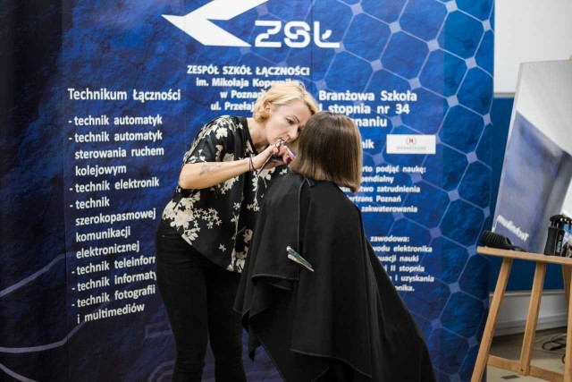 Uczennice Zespołu Szkół Łączności ścięły włosy, by pomóc osobom chorym na raka