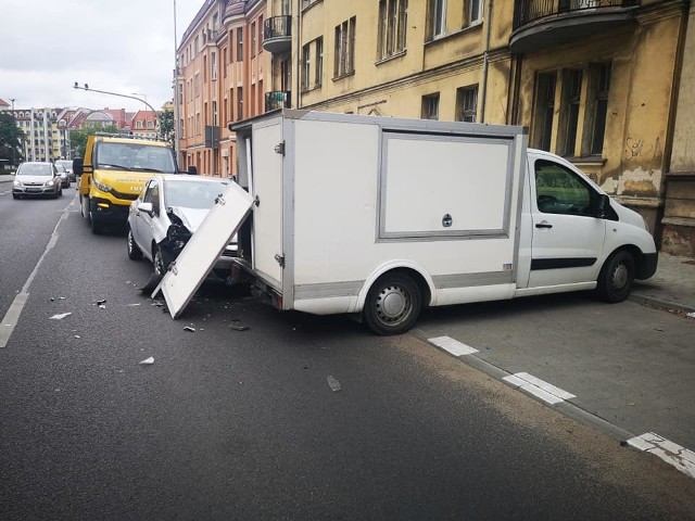 Żaden z kierowców nie czuje się winny. Na szczęście w zdarzeniu na Grunwaldzkiej nikt nie ucierpiał.FLESZ - wypadki drogowe - pierwsza pomoc