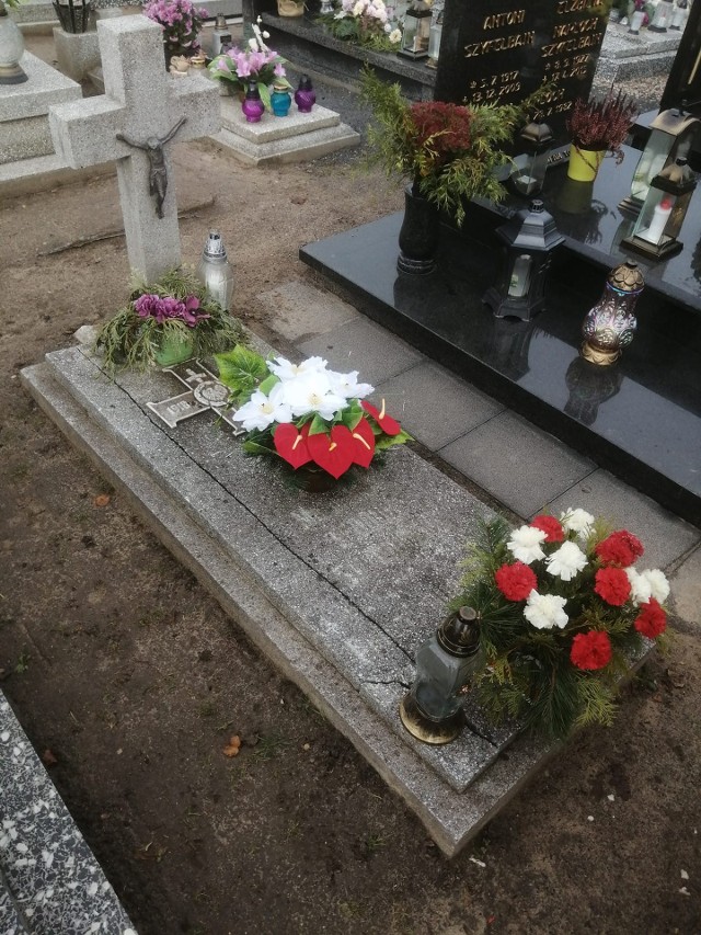 Grób majora Teodora Spychalskiego na tucholskim cmentarzu parafialnym.