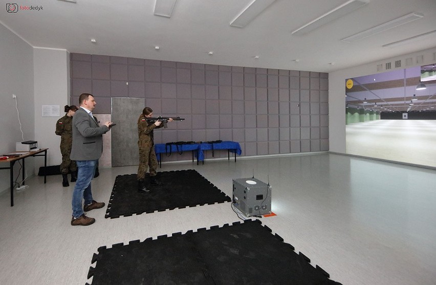 Otwarcie wirtualnej strzelnicy w Oleśnie.